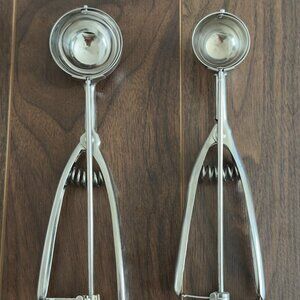 Pampered Chef ~ Dough Scoops Medium (#2540) & Large (#1790)